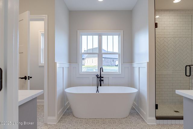 524 Dalton Dr, Fisherville, KY 40023