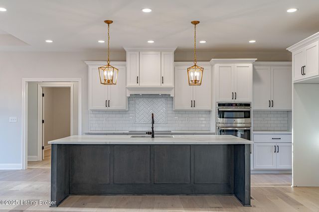 524 Dalton Dr, Fisherville, KY 40023