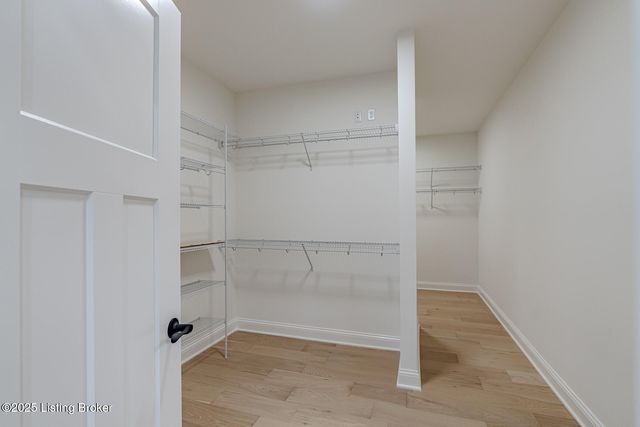 524 Dalton Dr, Fisherville, KY 40023