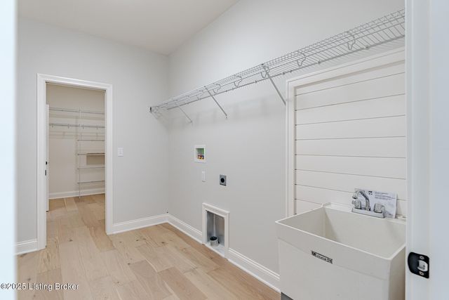 524 Dalton Dr, Fisherville, KY 40023