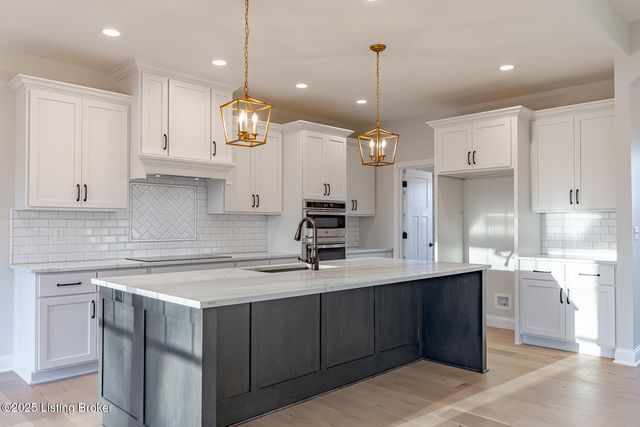 524 Dalton Dr, Fisherville, KY 40023