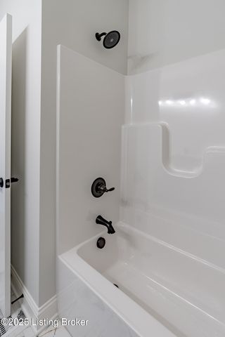 524 Dalton Dr, Fisherville, KY 40023