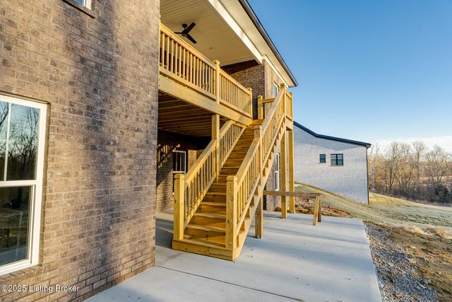 524 Dalton Dr, Fisherville, KY 40023