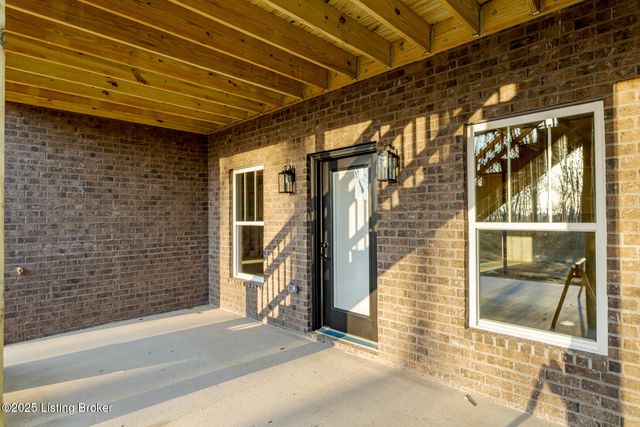 524 Dalton Dr, Fisherville, KY 40023