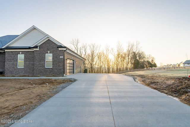 524 Dalton Dr, Fisherville, KY 40023