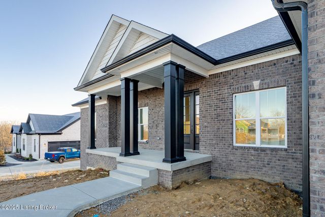 524 Dalton Dr, Fisherville, KY 40023