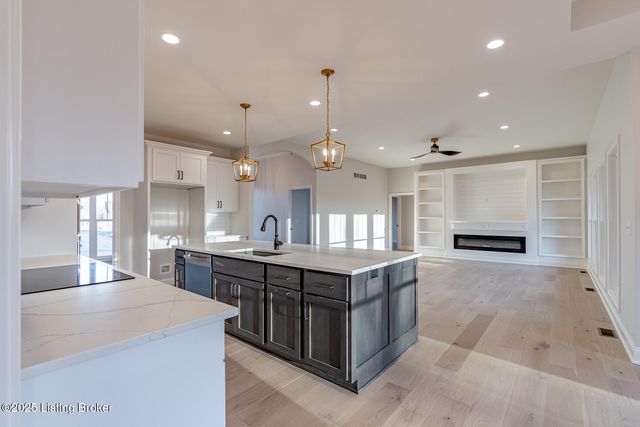 524 Dalton Dr, Fisherville, KY 40023