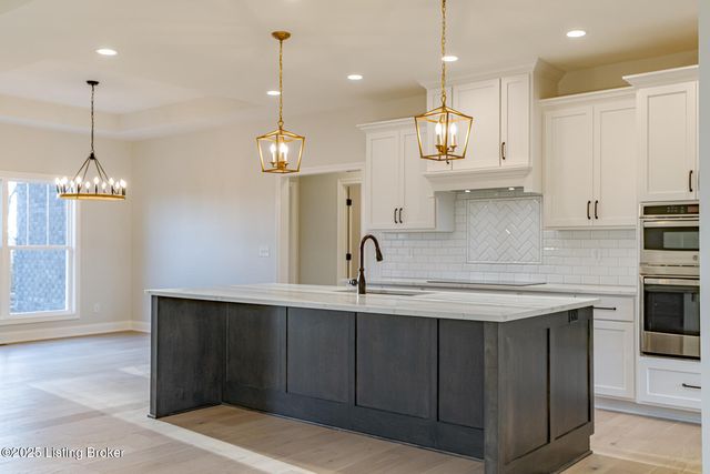 524 Dalton Dr, Fisherville, KY 40023