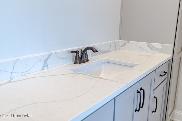 524 Dalton Dr, Fisherville, KY 40023