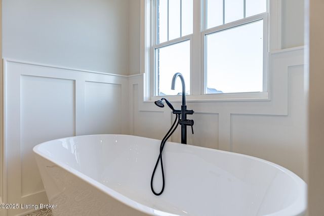 524 Dalton Dr, Fisherville, KY 40023