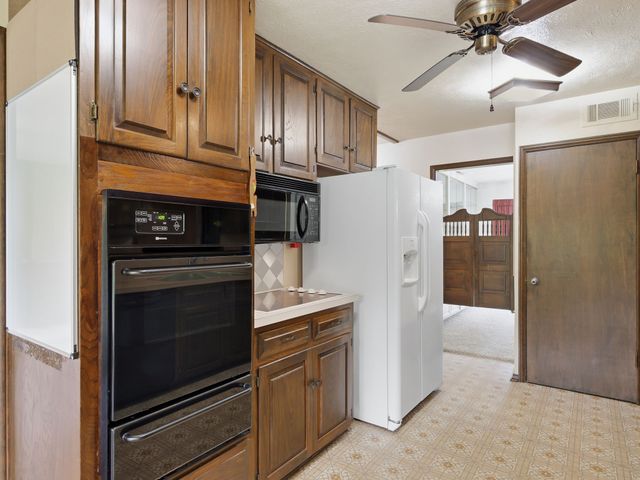 1014 Green Valley Lane, Duncanville, TX 75137