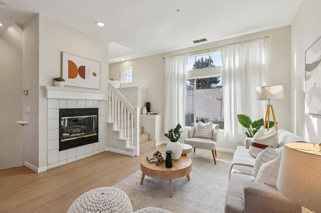 979 Pinto Palm Terrace 45, Sunnyvale, CA 94087