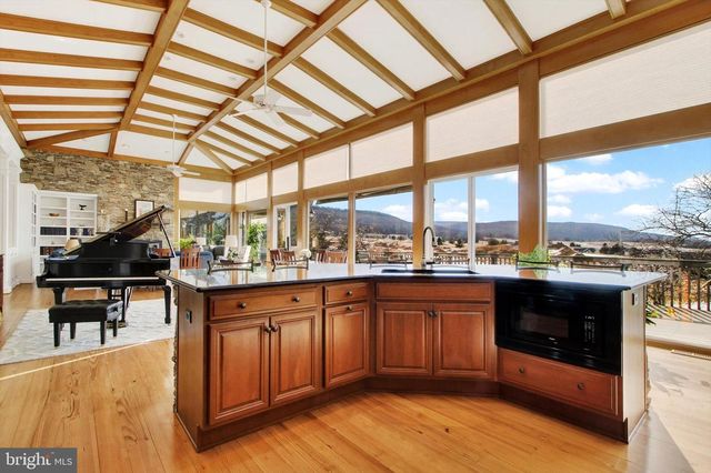 6732 ST ANNES DR, Fayetteville, PA 17222