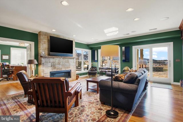 6732 ST ANNES DR, Fayetteville, PA 17222