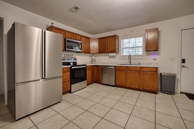 118 S College, Slocomb, AL 36375