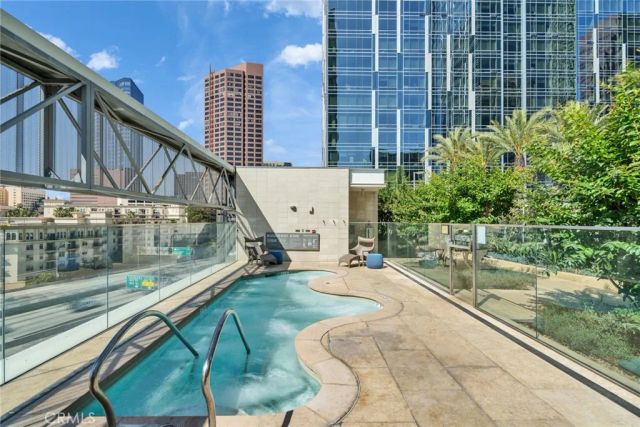 877 Francisco St 805, Los Angeles, CA 90017