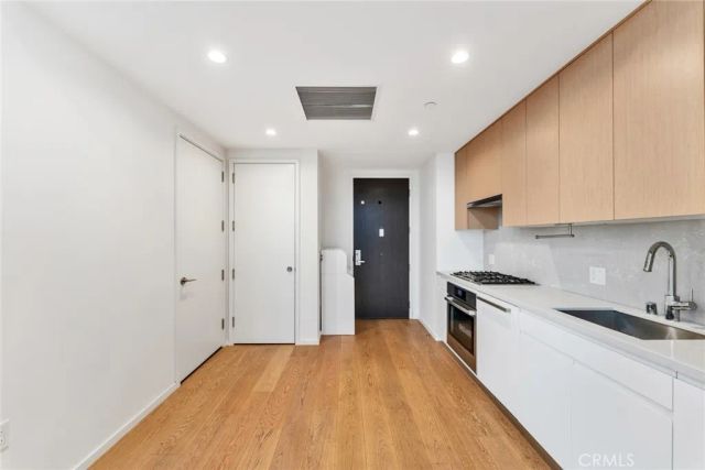 877 Francisco St 805, Los Angeles, CA 90017