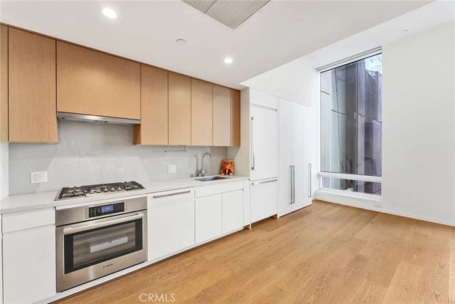 877 Francisco St 805, Los Angeles, CA 90017