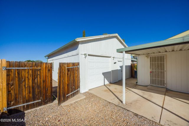 662 W Coachline Lane, Benson, AZ 85602