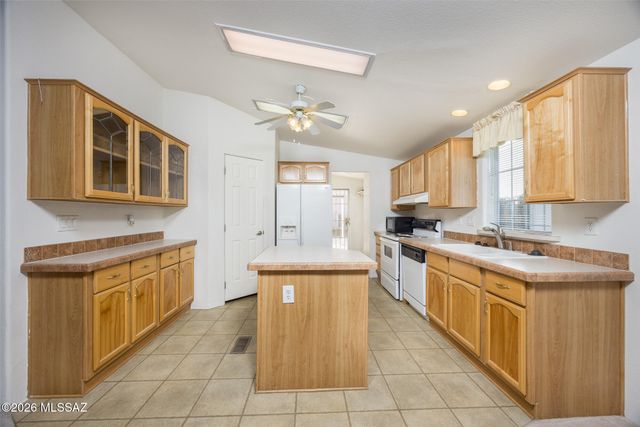 662 W Coachline Lane, Benson, AZ 85602