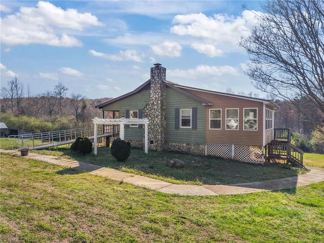 487 King Road, Seagrove, NC 27341