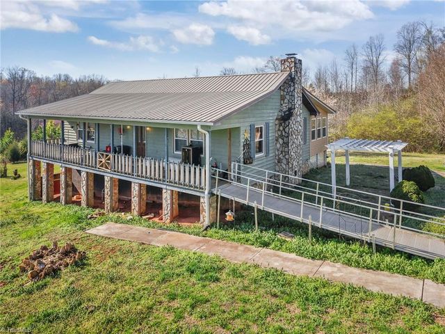 487 King Road, Seagrove, NC 27341