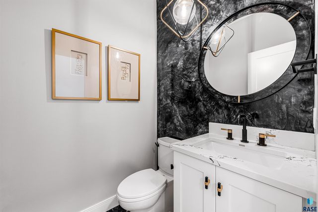 2108 N Hacksaw Trl Trail, Sioux Falls, SD 57107