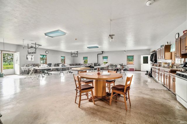 9135 W 750 North, Etna Green, IN 46524