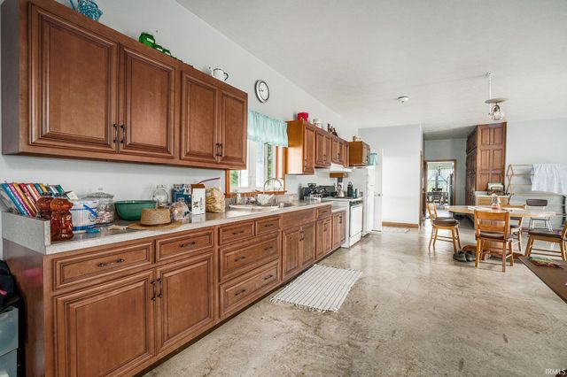 9135 W 750 North, Etna Green, IN 46524