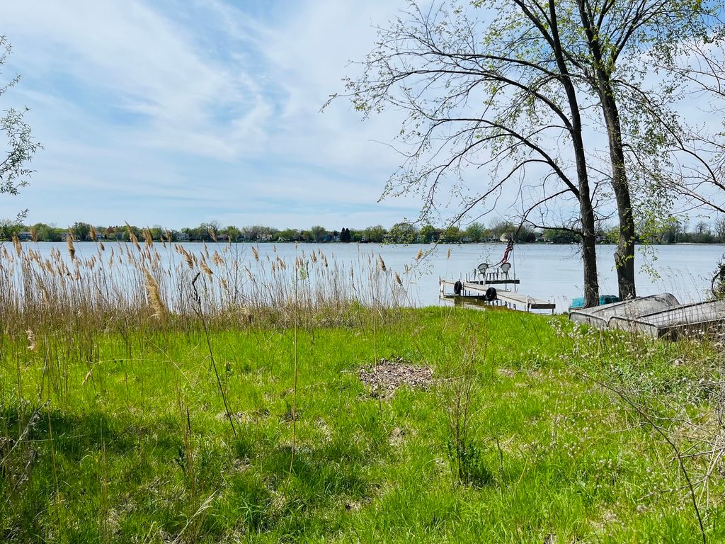 34871 N LAKE SHORE Drive, Lake Villa, IL 60046