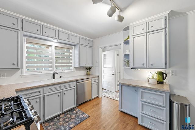 310 E 28th St Street, Sioux Falls, SD 57105