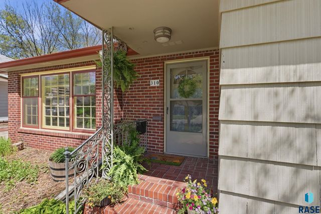 310 E 28th St Street, Sioux Falls, SD 57105
