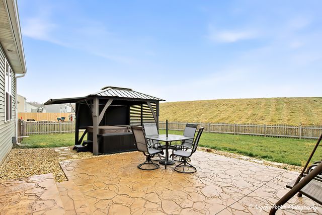 8505 White Oaks Court, Wonder Lake, IL 60097