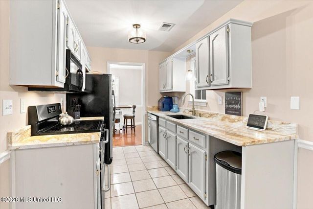 5285 Wildwood Drive, Southaven, MS 38671