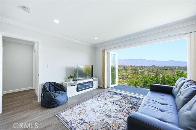 334 Anita Drive, Pasadena, CA 91105