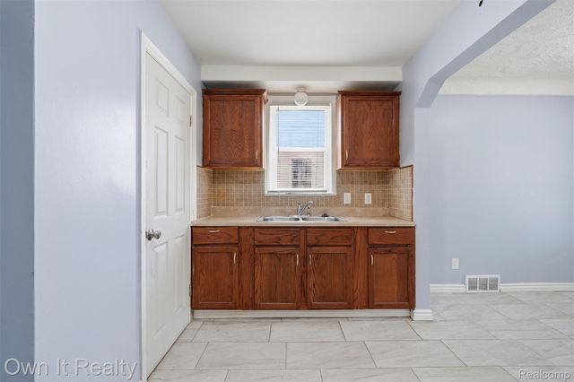 20260 Dean Street, Detroit, MI 48234