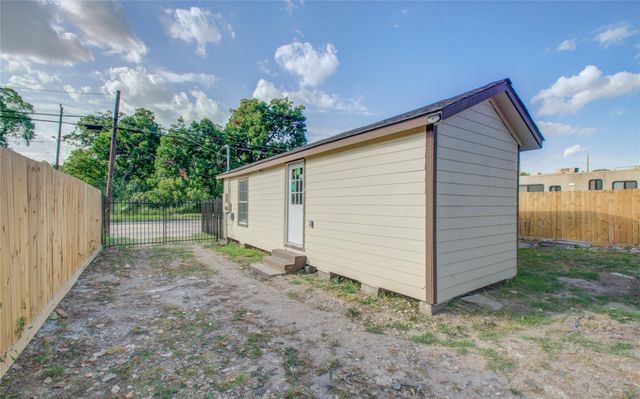 1051 W Little York Road, Houston, TX 77091