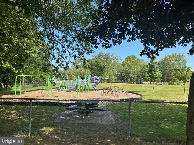 137 FAIRFAX DR, Cinnaminson, NJ 08077