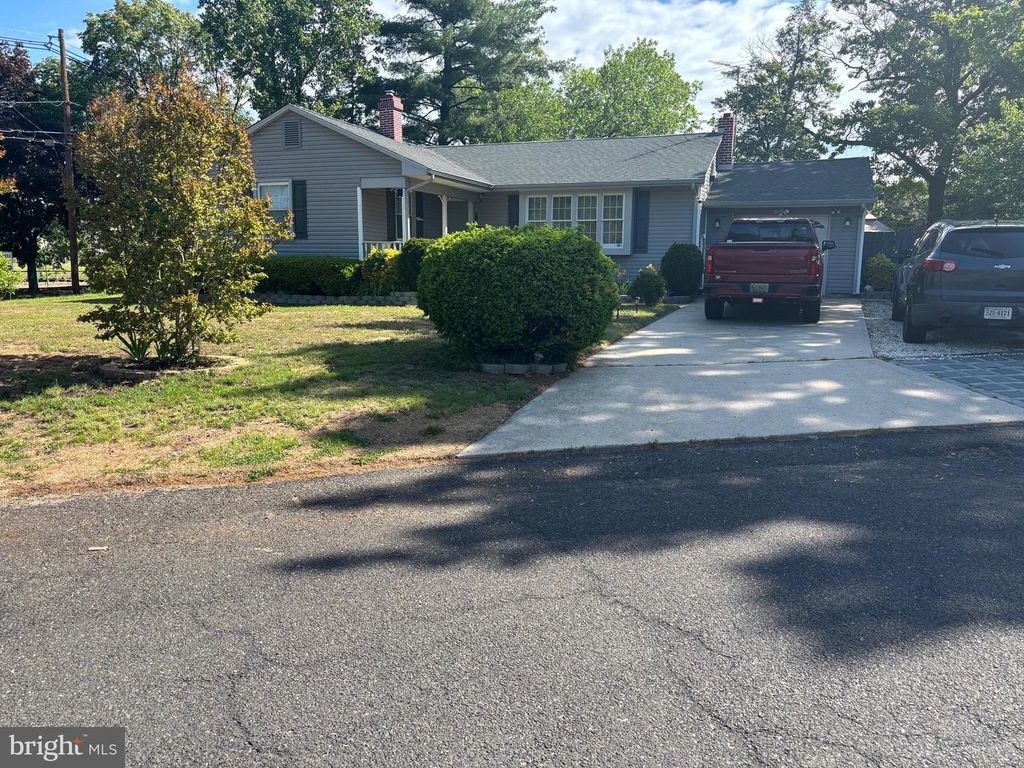 137 FAIRFAX DR, Cinnaminson, NJ 08077