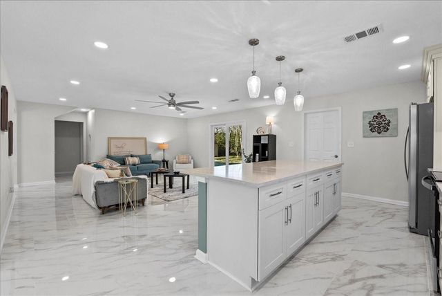 12219 Oakline Drive, Brookside, TX 77581