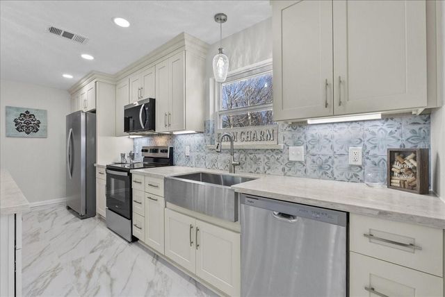 12219 Oakline Drive, Brookside, TX 77581