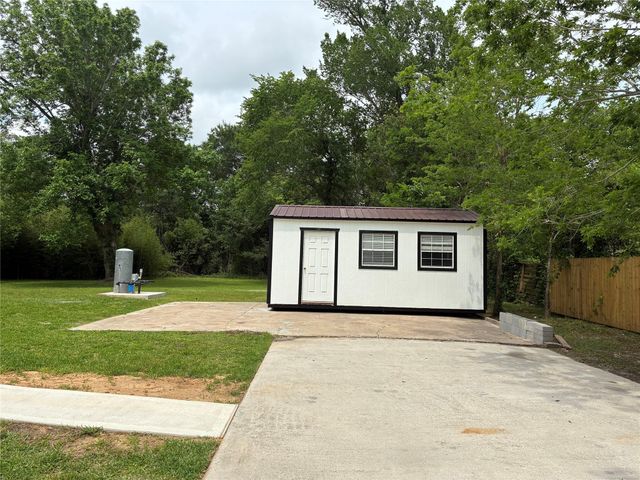 12219 Oakline Drive, Brookside, TX 77581