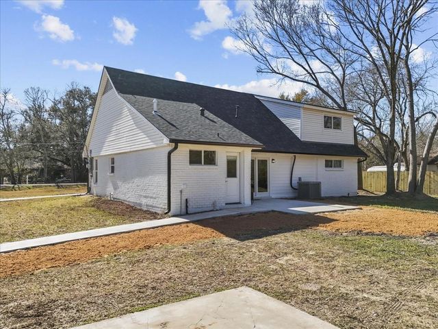 12219 Oakline Drive, Brookside, TX 77581
