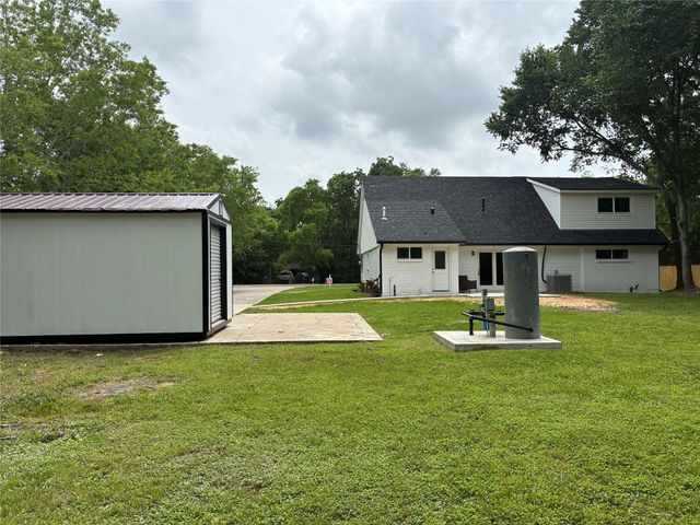 12219 Oakline Drive, Brookside, TX 77581