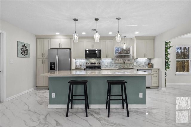 12219 Oakline Drive, Brookside, TX 77581