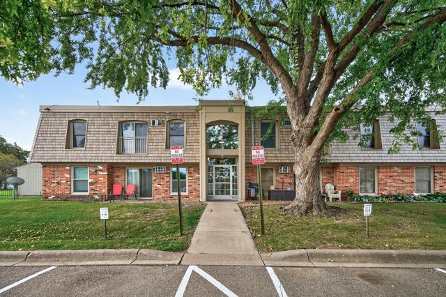 920 9th Avenue S 5, Hopkins, MN 55343