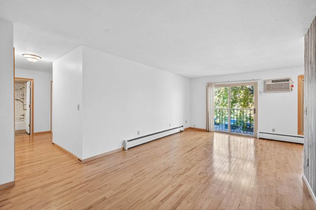 920 9th Avenue S 5, Hopkins, MN 55343