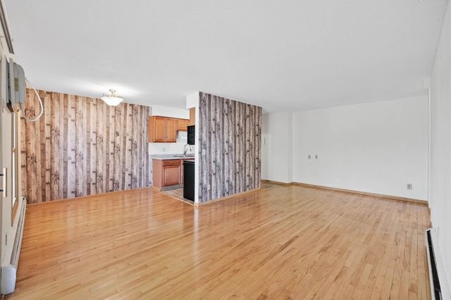 920 9th Avenue S 5, Hopkins, MN 55343