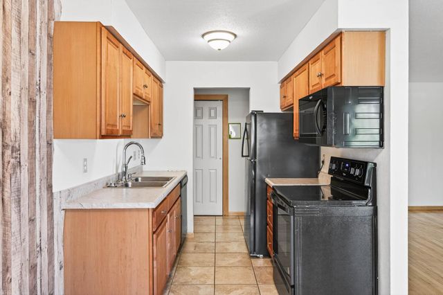 920 9th Avenue S 5, Hopkins, MN 55343