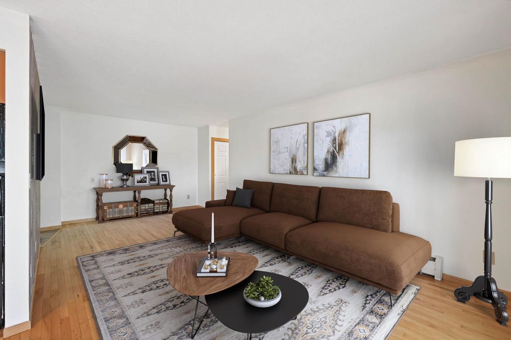 920 9th Avenue S 5, Hopkins, MN 55343